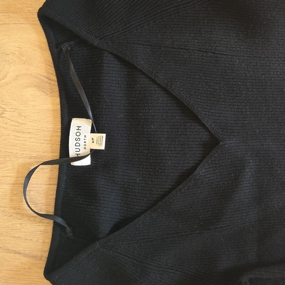 Black Ribbed V Neck Knit - Picture 3 of 4